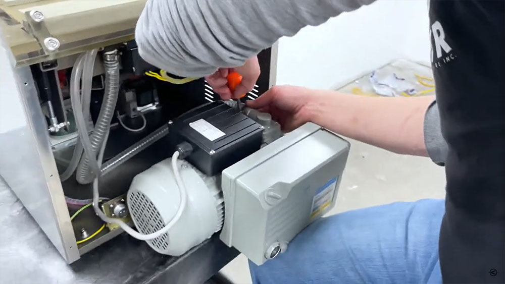 Replace Vacuum Pump Vac310 Pic 8
