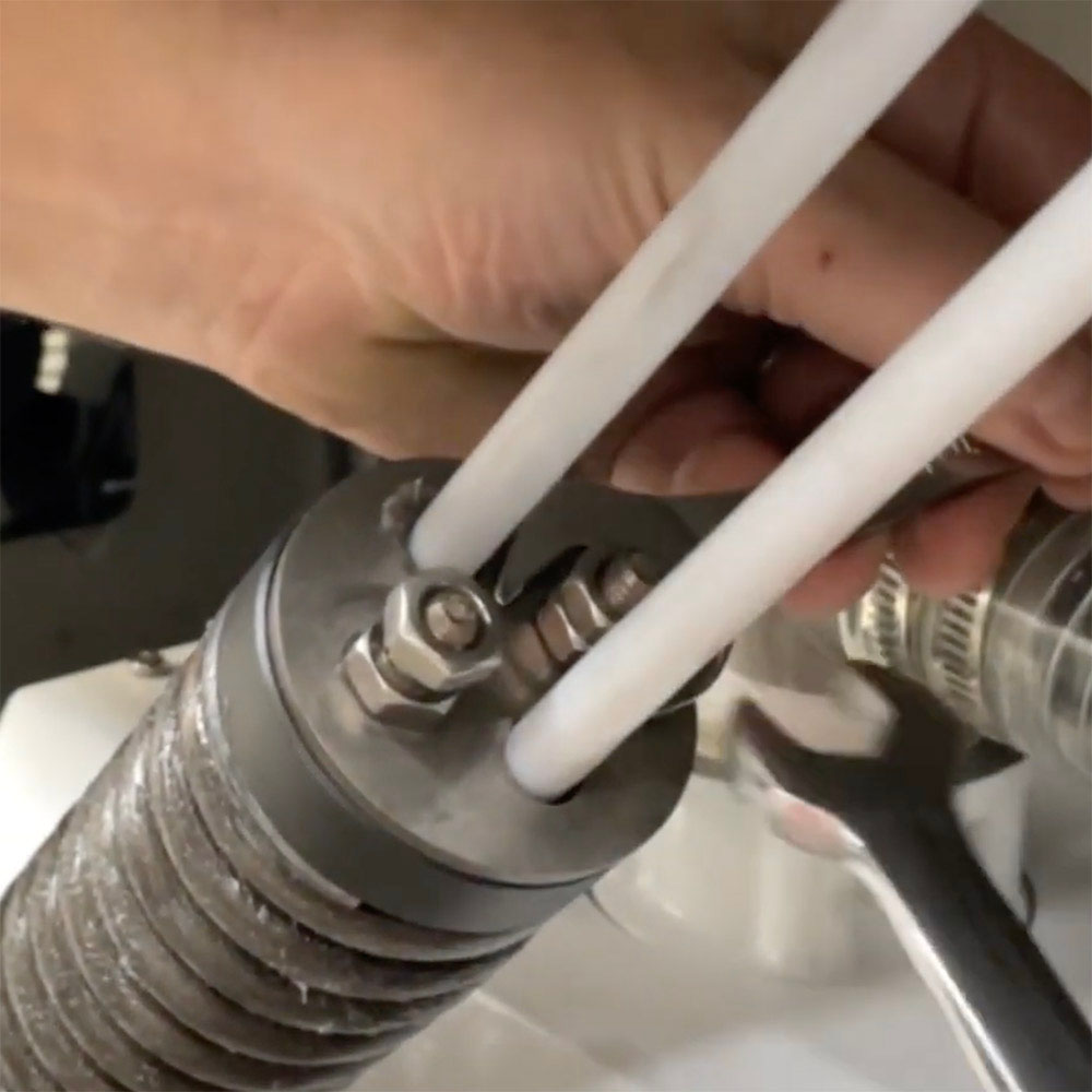 Repeating the procedure on the opposite lid spring for the Vac610.